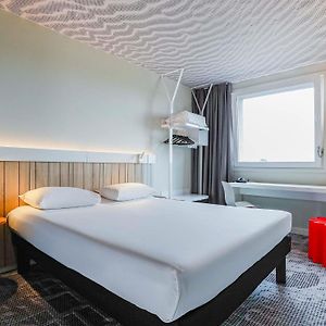 Zimmer mit Kingsize-Bett
